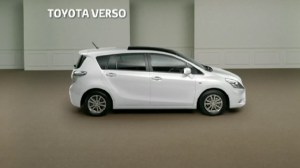 Toyota-Verso-dans-le-salon